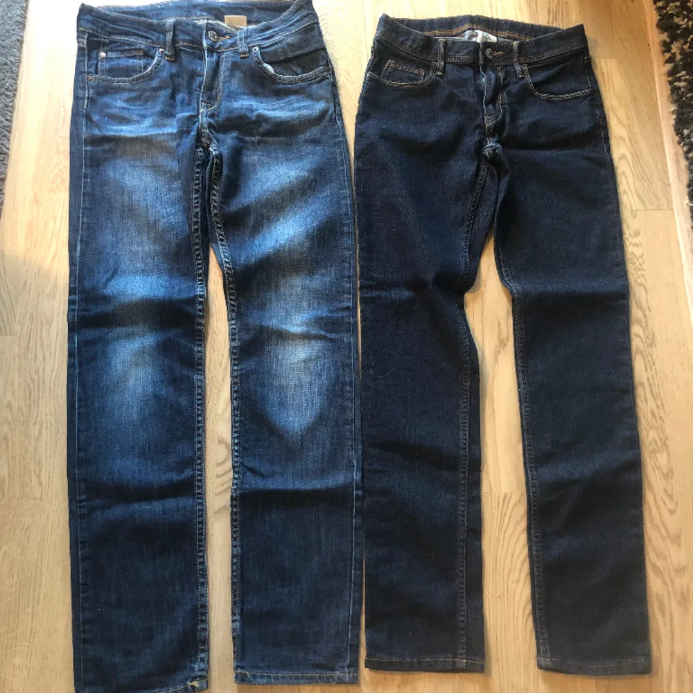 Fint skick och lite använt. 2 par HM jeans storlek 152.. Jeans & Byxor.
