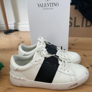 Valentino Opens - Använda några gånger. Kvitto och box medföljer!