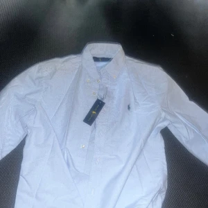 polo ralph lauren skjorta  - Aldrig använd fick den i julklapp men var för stor ny pris 1000kr