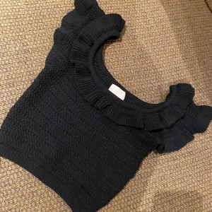 stickad topp från h&m - svart stickad topp från h&m i strl. xs🩷
