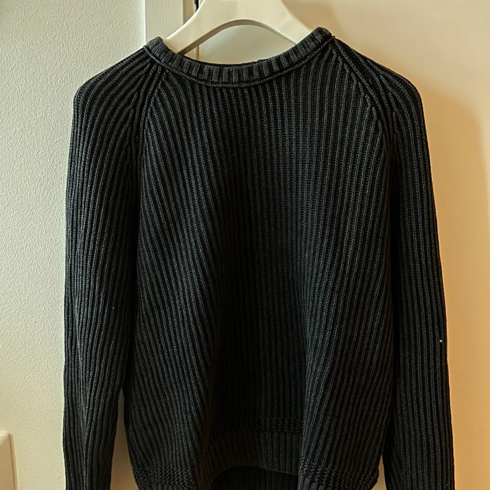 Sjukt skön och varm knit-tröja från Abercrombie&Fitch i storleken S. Sitter lite oversized så allt från XS-M storleksmässigt så kan man ha denna!. Stickat.