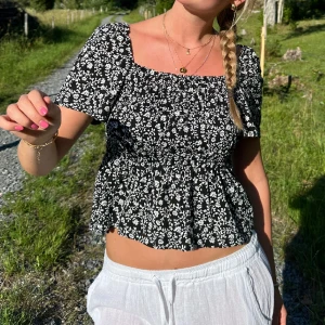 Söt topp - Säljer denna jättesöta topp från h&m! 