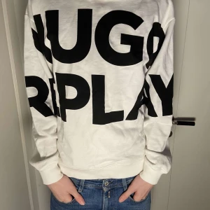 Hugo boss tröja - Hugo boss tröja strl S | Skick 10/10 helt oanvänd (lapp sitter kvar)  | nypris 1600kr på NK | Hör av er vid frågor eller prisförslag ✅