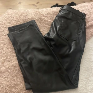 Skinnbyxor - Säker dessa supersnygga skinnbyxor från H&M då de inte används💞💋