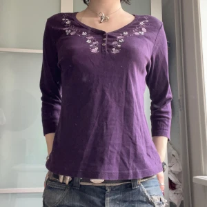 Långärmad tröja - Supersöt tröja!! Skriv ifall du har frågor💓