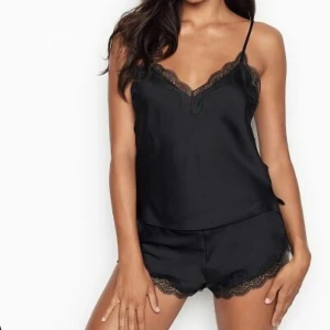 Spets pyjamas  - Jättefint spets pyjamas-set, strl xs men passar s💕