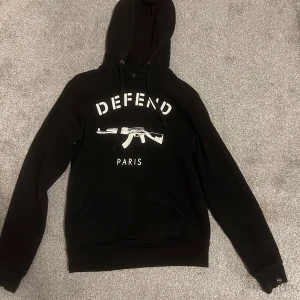 Diffent paris tröja - Bra skick Pris kan diskuteras 