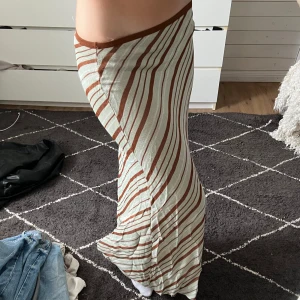 Kjol - Lowwisted zara kjol. Kjolen är i mycket fint skick 💓