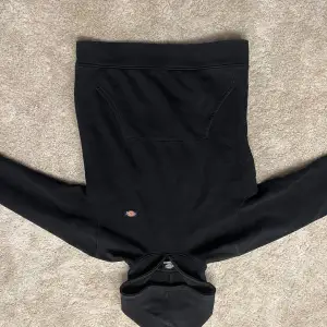 Ännu en dickies hoodie i perfekt skick utan skador och den är i storlek s