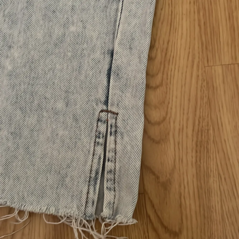 Ljusblå jeans från newyorker  Bra skick Använts fåtal gånger  Strl:Xxs mer som Xs. Jeans & Byxor.