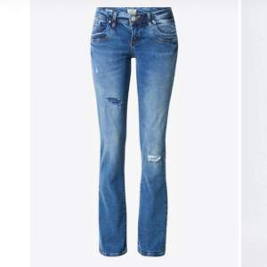 Säljer ett par ltb jeans de är använda 2 ggr. Har dock klippt slits  på de. Men inget som ser konstigt ut. Skriv för bilder 💕