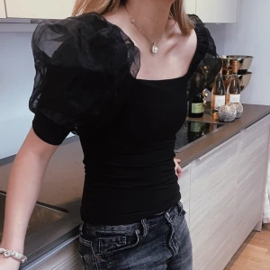 Puff ärm - Blus/ top med puffärm och i mjukt material