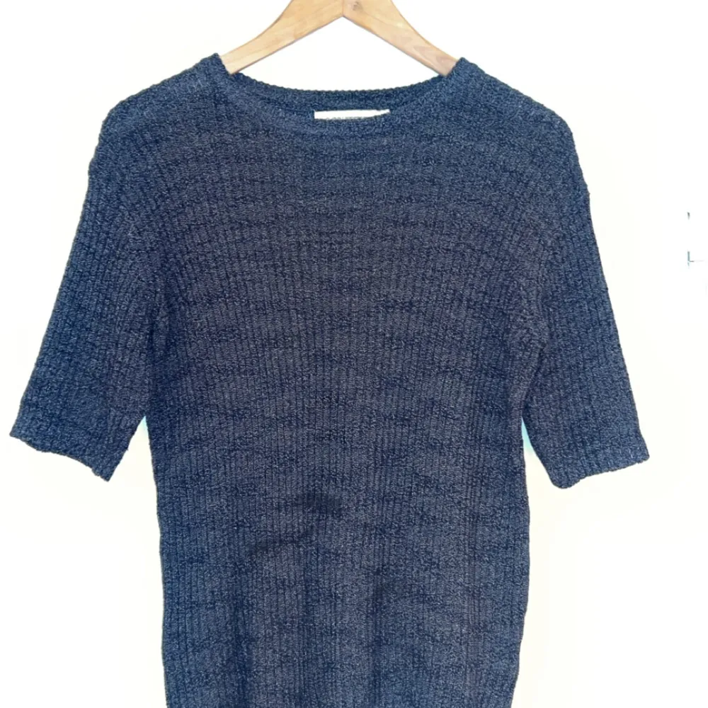 Marinblå glittrig tröja . Tröjor & Koftor.