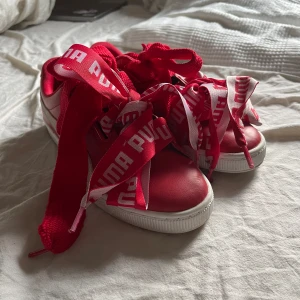 Puma skor  - Superfina puma skor. Fint skick!   Inköpspris: 799:-  Brukar alltid försöka skicka inom 24h.