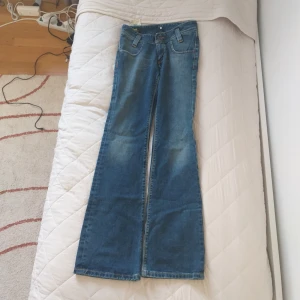 Lågmidjade jeans - Säljer dessa supersnygga jeans då de inte kommer till användning. Bara att skriva om du har några funderingar💕