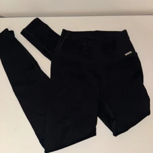 Tränings tights  - Supersköna tränings tights!!🏃🏼‍♀️ Fint skick😍 