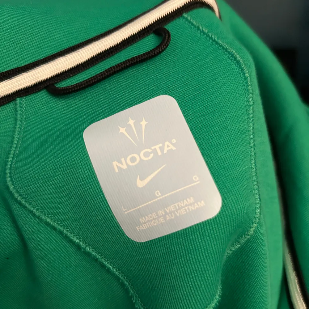 Nike x nocta tech fleece i en skön färg!  Använd fåtal gånger!. Hoodies.