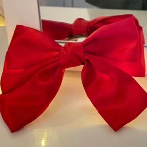 Röd rosett - Röd rosett hårklämma