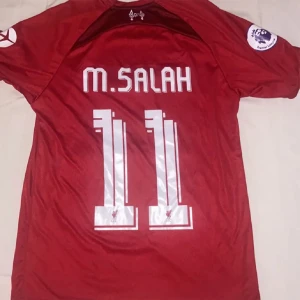 Liverpool Fc tröja - Liverpool Fc tröja skick 10/10 pris går att diskutera vid Snabb affär 