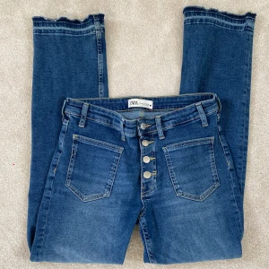 Lowwist jeans - Bootcut modell från zara, köpte för ca ett halvår sedan. Använda fåtal gånger. Jättenajs passform