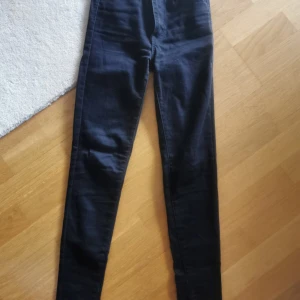  Jeans - Säljer ett par Levis jeans.