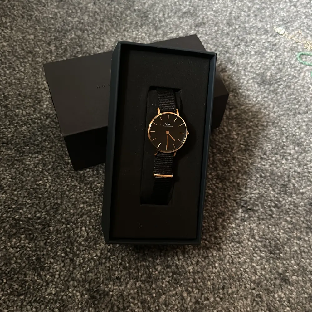 Oanvänd Daniel Wellington klocka🖤. Accessoarer.