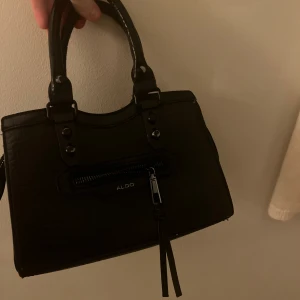 Vöska - Superfin väska ifrån Zalando 