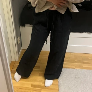 Linnebyxor - Jättefina populära linnebyxor från ZARA med fickor bak!