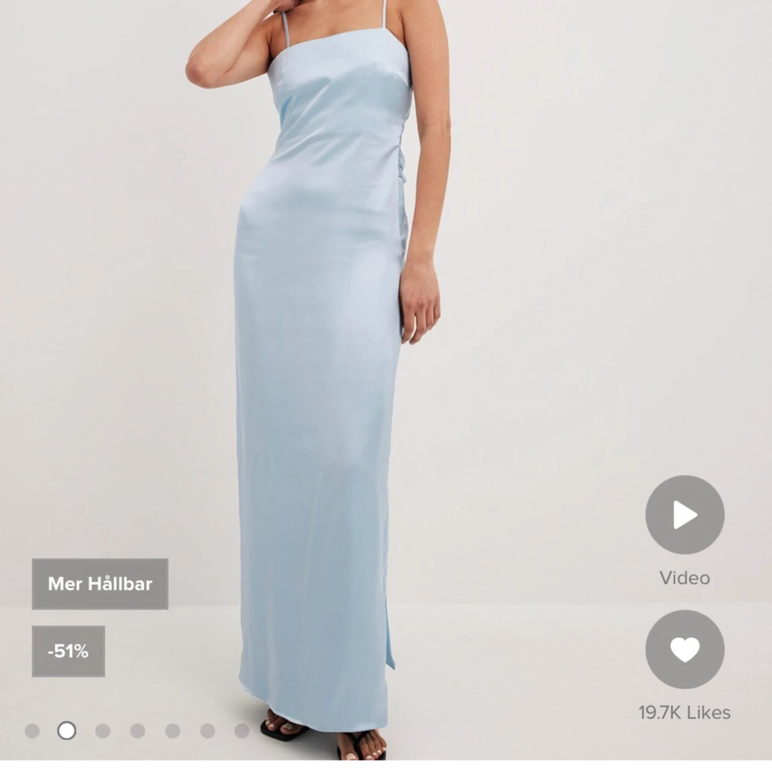 Ljusblå lång sidenklänning