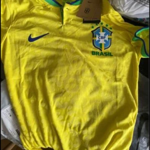 Brazil football shirt 2023 - Helt ny