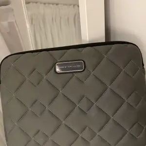 Säljer mitt iPad fodral från Marc Jacobs 