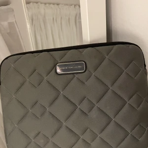 Marc Jacobs iPad fodral  - Säljer mitt iPad fodral från Marc Jacobs 