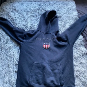 Gant Hoodie  - Gant Hoodie i god skick 158/164cm Säljs pga kommer inte till användning längre, användt cirka 5 gånger.