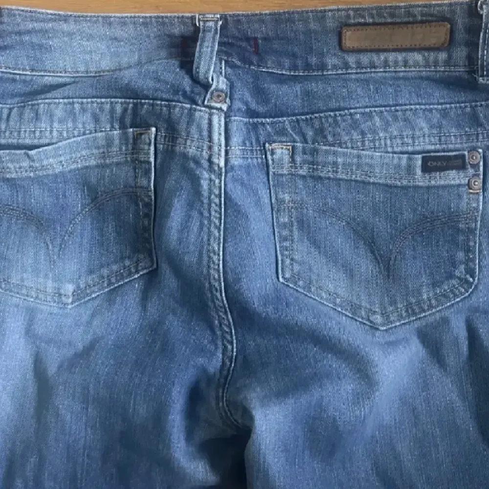 Säljer dessa urrr snygga jeans🩷. Jeans & Byxor.