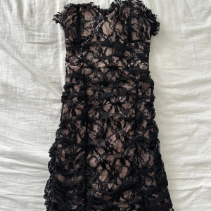 Klänning - Super snygg klänning som enbart använts 1 gång och är super stretchiga