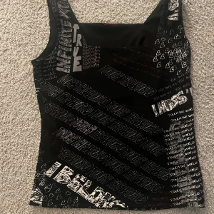 Y2k Topp - Snygg topp från 2000 talet. Storlek S-M