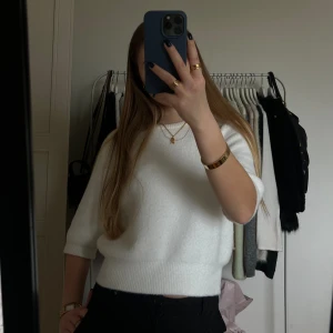 Stickad t-shirt - Topp från zara i bra skick, knappt använd
