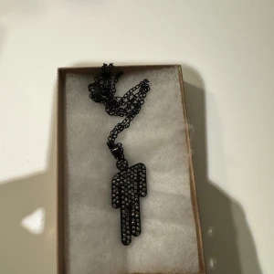 Billie eilish halsband  - Blllie Eilish halsbandet 