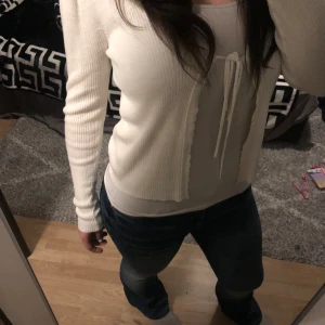 VILA tröja  - Jätte fin i kräm vit ungefär, från Vila, använd 1 gång så i bra skick 💗 tryck gärna på köp nu! 