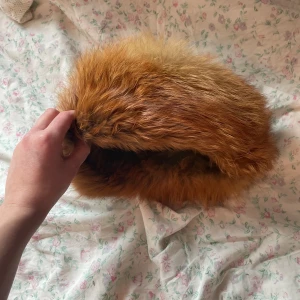 Retro pälsmössa  - Pälsmössa från 60-talet! Äkta räv. Den fäller lite och har mindre defekter, där av priset