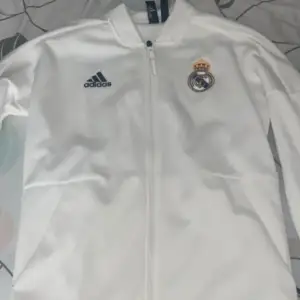 Super fräsch och snygg Real Madrid tröja
