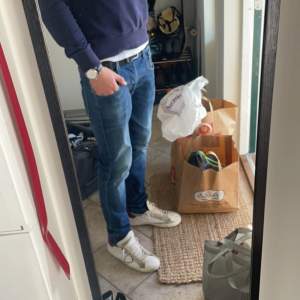 Ett par sköna jeans köpta från replay säljer för rensar gaderoben, skick 8/10 lite använda men inget fel på dom tveka inte på att höra av dig!