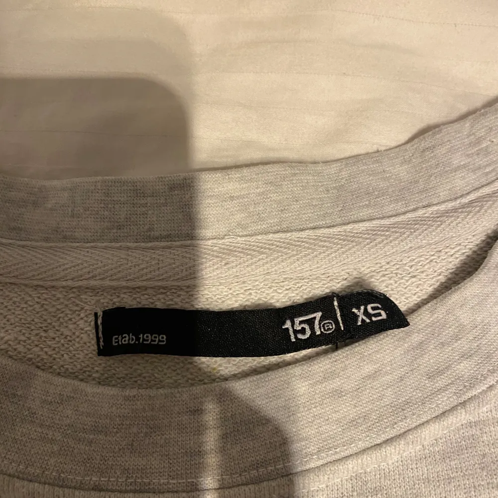 Jättefin grå tröja från lager 157 i strl xs💓 Säljs inte längre❣️ Inga defekter och oanvänd🩷. Tröjor & Koftor.