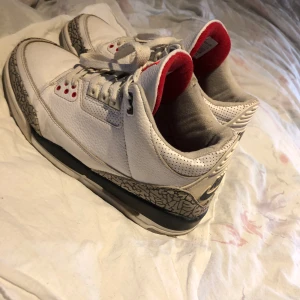Jordans - Nu ska jag sälja mina Jordan 3. Dom är i helt okej skick. Kom privat för mer information. 