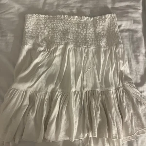 Kjol - Jättefin kjol knappt använd och säljer asbillihy