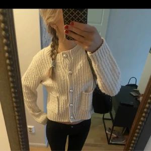 Kofta - Säljer denna ursnygga kofta! I väldigt fint skick och inga defekter. Lånade bilder! 