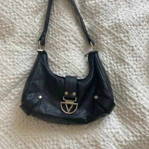 D&G - Säljer min dolce &gabbana väska som jag köpte på en vintage butik, har inga defekter 