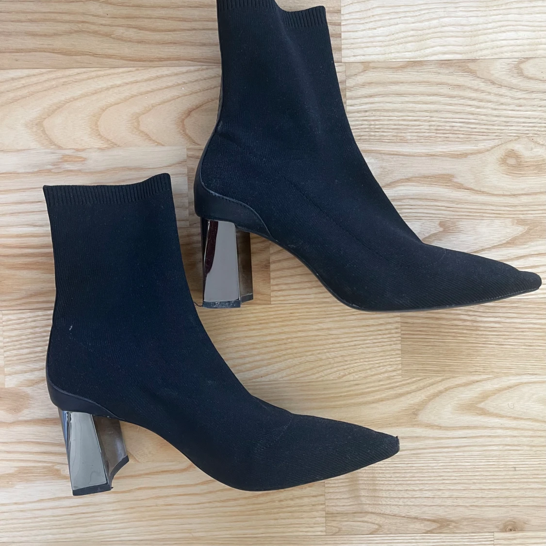 ZARA högklackat med spetsig tå storlek 39  - 90