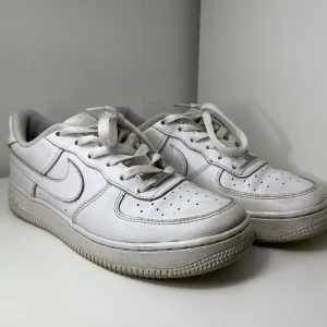 Nike air force one - Snygga Nike air force one  Lite slitna men ändå i okej skick Det är storlek 38 på skorna
