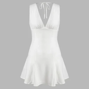 Vit Klänning student  - Superfin sommarklänning i storlek S ifrån Cider. Aldrig använd bara provat på. Lapparna finns kvar! Skriv privat för frågor eller fler bilder.💕